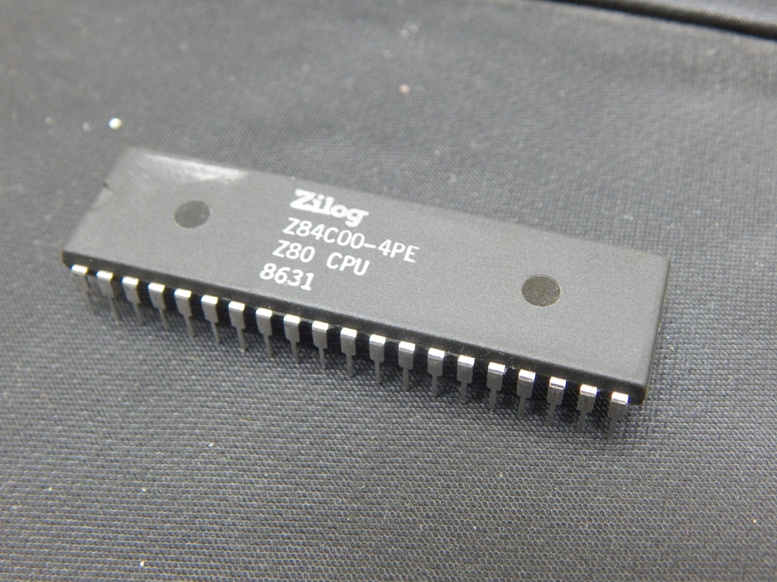 ZILOG Z84C00-4PE Microprocessor 8 Bit 40 Pin DIP - USA SELLER FAST SHIPPING