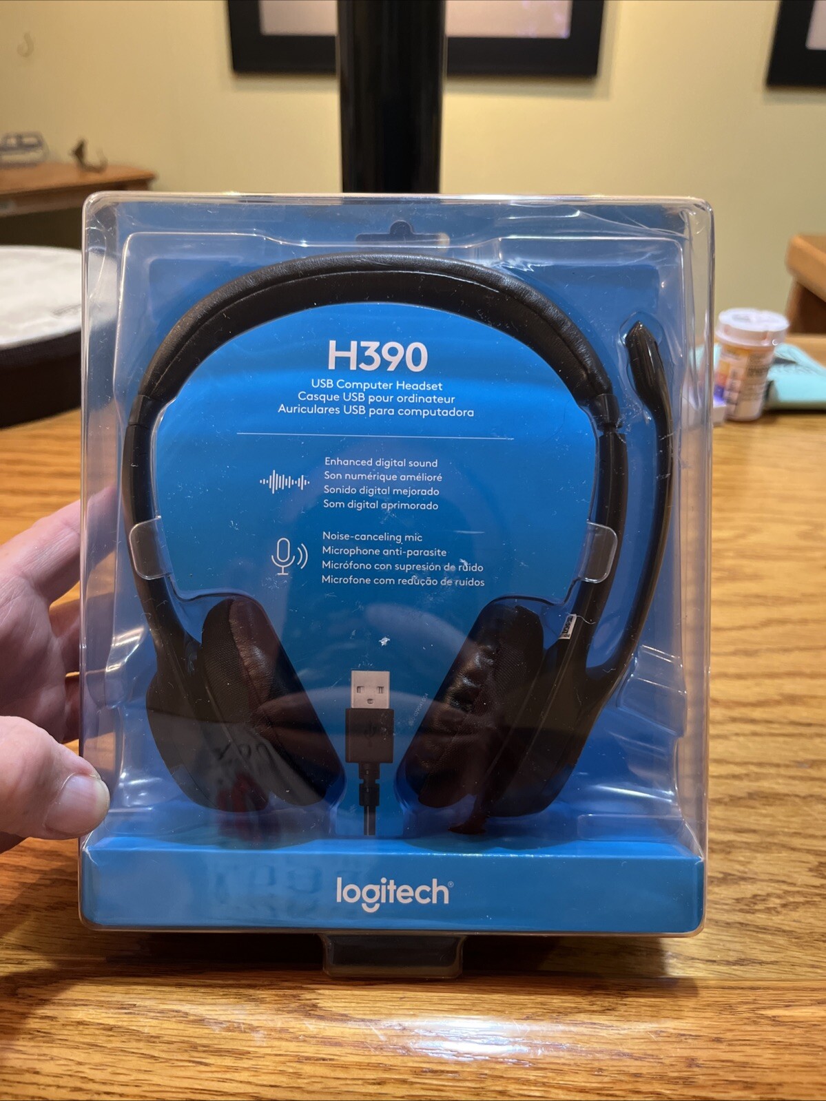 Logitech H390 Over-Head Comfort USB Headset w/ Noise-Canceling Microphone * NEW
