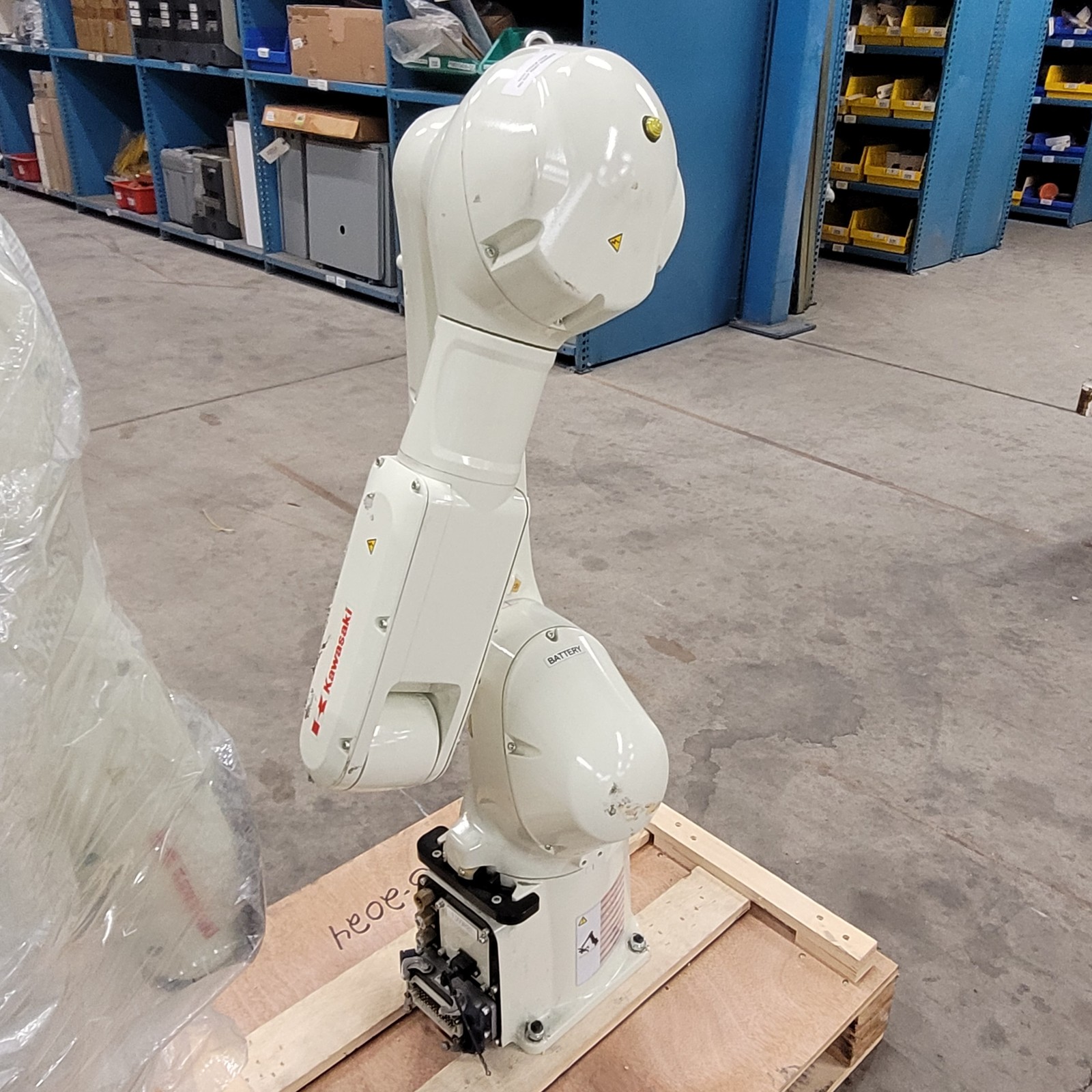 Kawasaki RS007 A Robot Arm, 7 Kg Payload, 6 Axis, 930mm Max Reach - USED