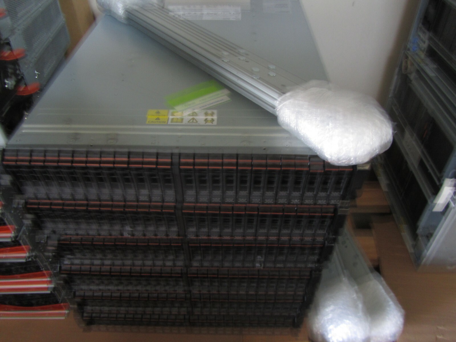 2076-224 - IBM Storwize V7000 expansion enclosure+ 24x 00Y2684 85Y6274- 900GB HD