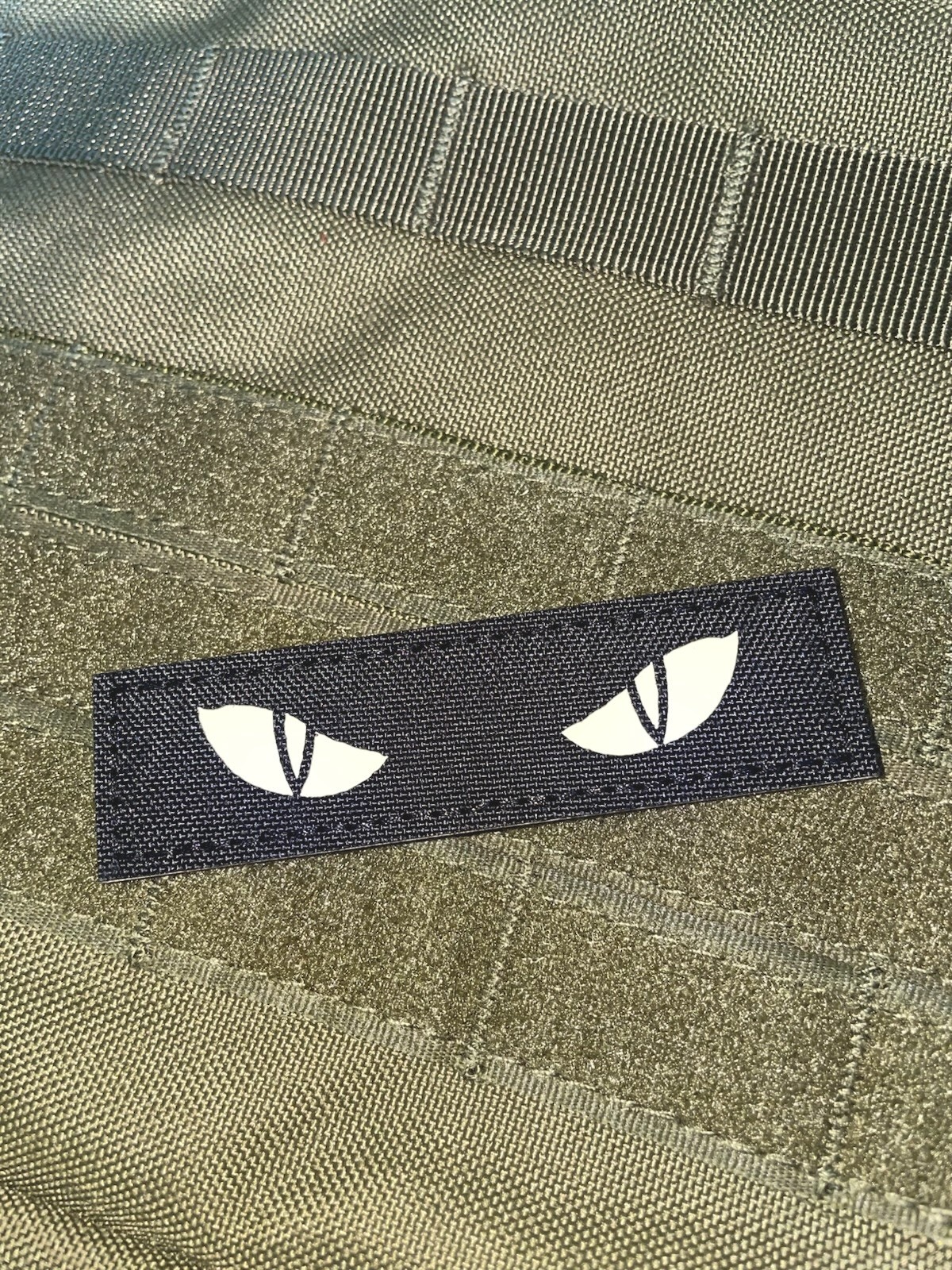 Reptile Cat IR Glow Eyes morale Tactical infrared patch Hook Loop Black