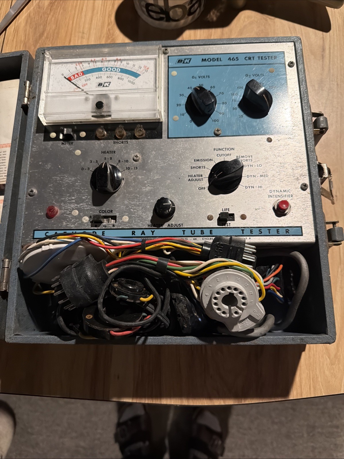 B&K CRT Cathode Ray Tube Tester Model 465 Powers Up  Untested W/ Manuals