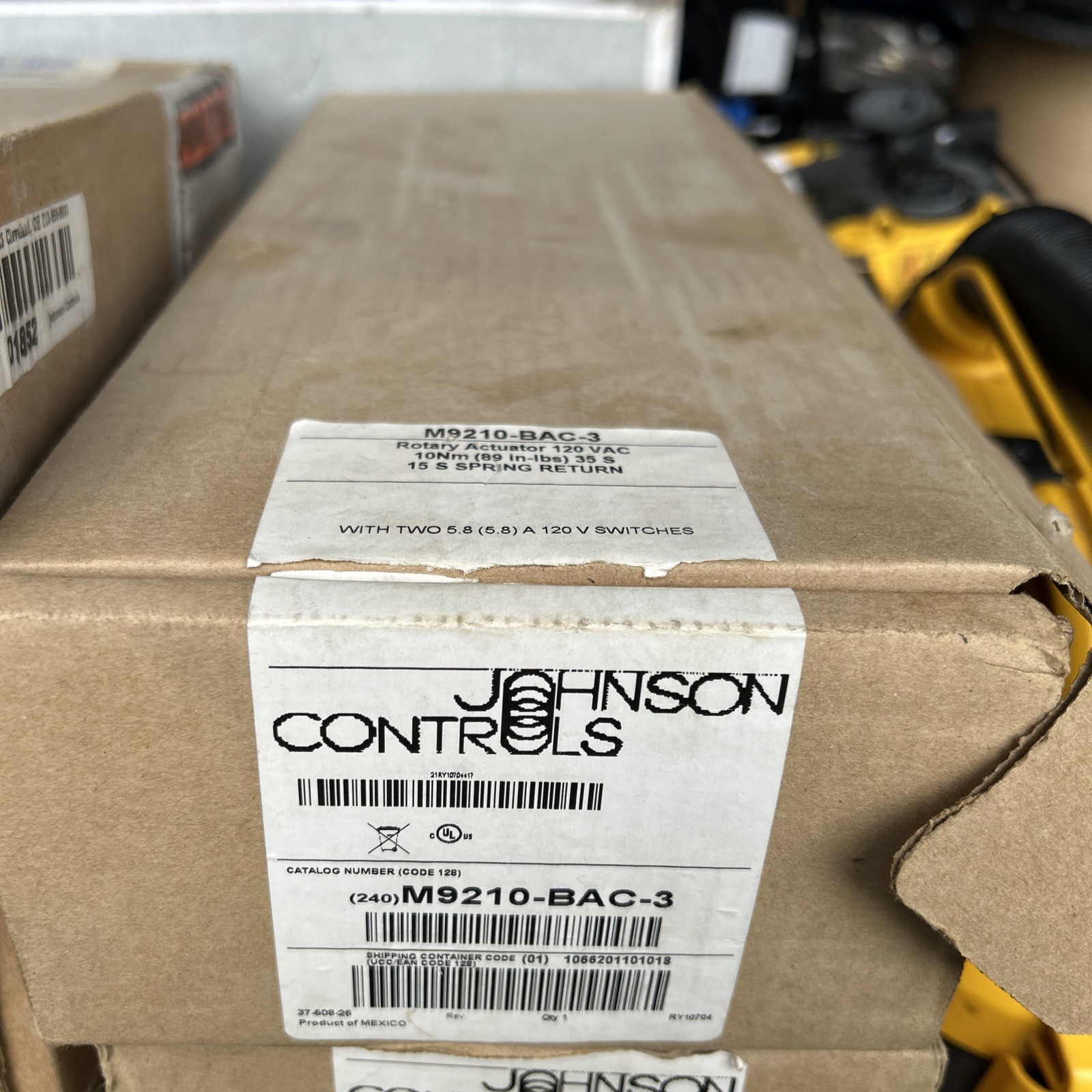 Johnson Controls M9210-BAC-3 Spring Return 2 Position Actuator W/End Switch