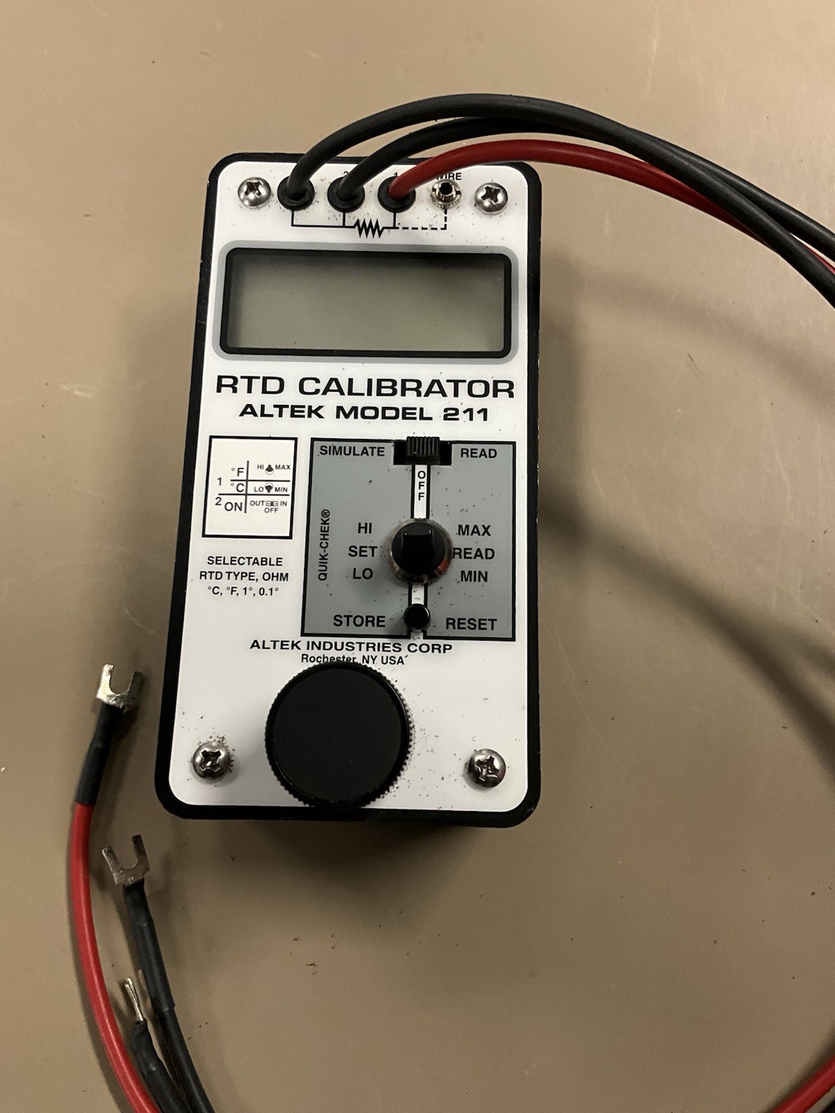 ALTEK RTD CALIBRATOR MODEL 211 WITH CASE POWERS ON