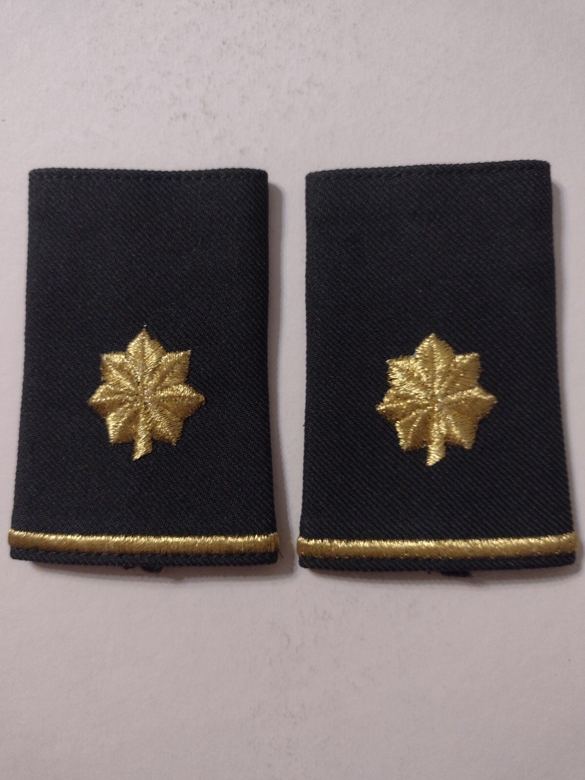 ARMY MAJOR RANK & GRADE SHOULDER MARK PAIR  SMALL - GREEN BACKGROUND :KY24-8