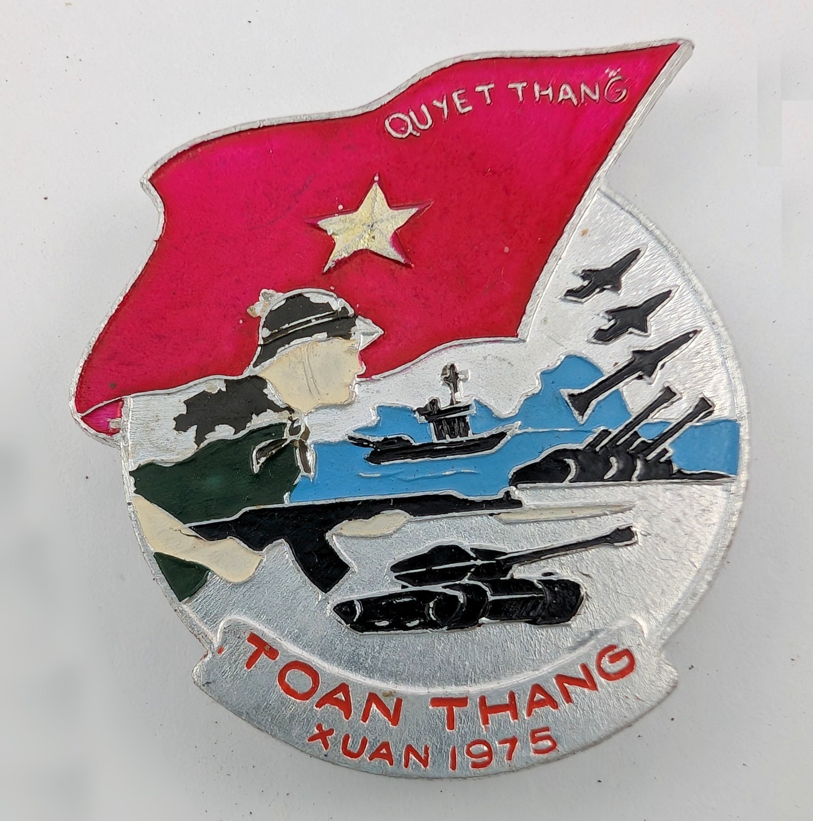 North Vietnam War Complete Victory Spring 1975 Toàn Thắng Pin Award Badge