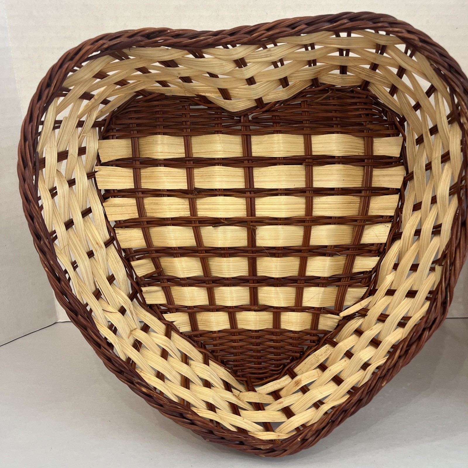 2 Vintage Baskets Wicker Heart Shaped Gallery Wall Storage Plants Serving Decor