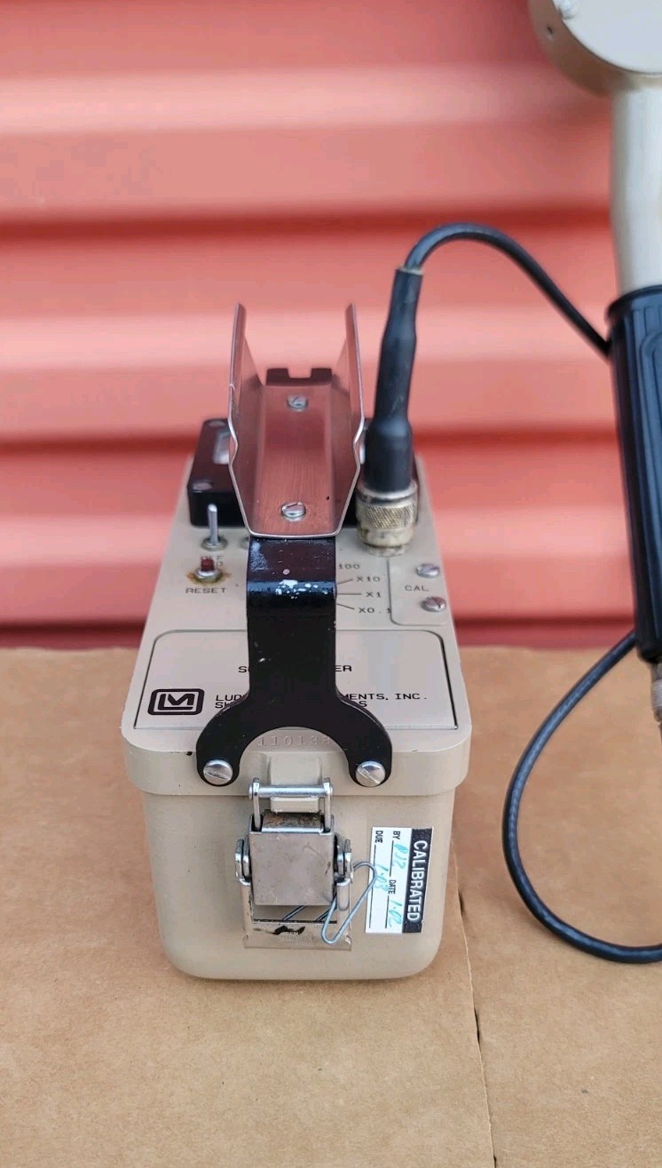 Ludlum Model 3 Survey Meter CPM 44-9