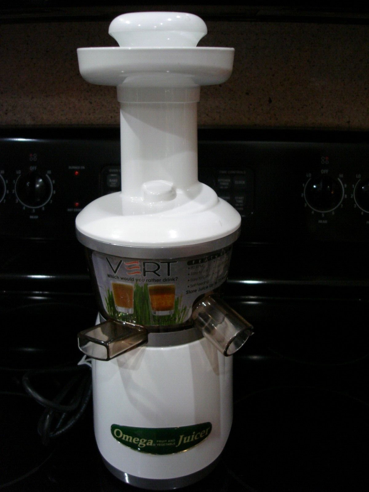 White OMEGA Vert Juicer Low Speed Vertical Masticating VRT330HD New W/O Box