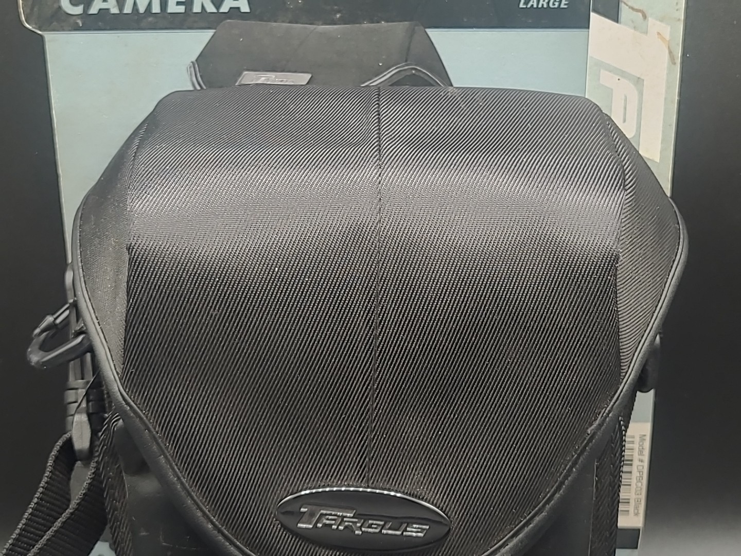 TARGUS DPBC03 UNIVERSAL CAMERA BAG Black faux leather shoulder strap 8"