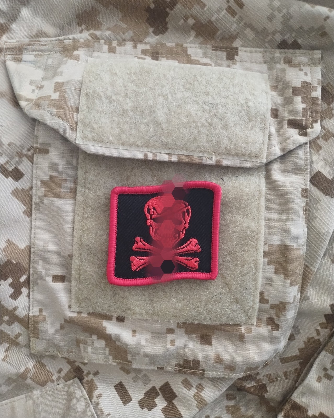NSWDG DevGru BLUE Squadron Small Helmet or Cap Emblem - Red "No Quarter"