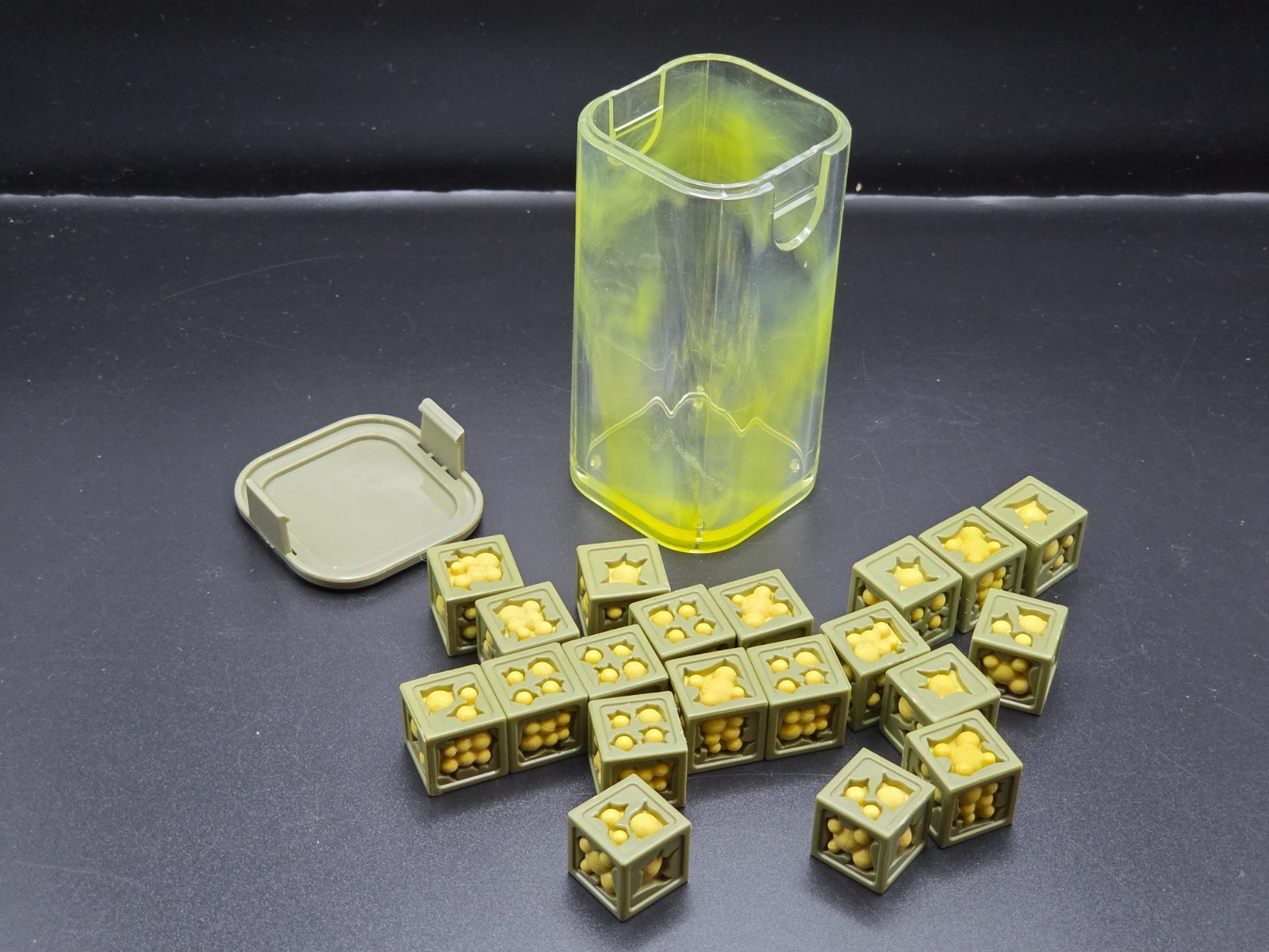 Warhammer 40k Death Guard Dice With Case