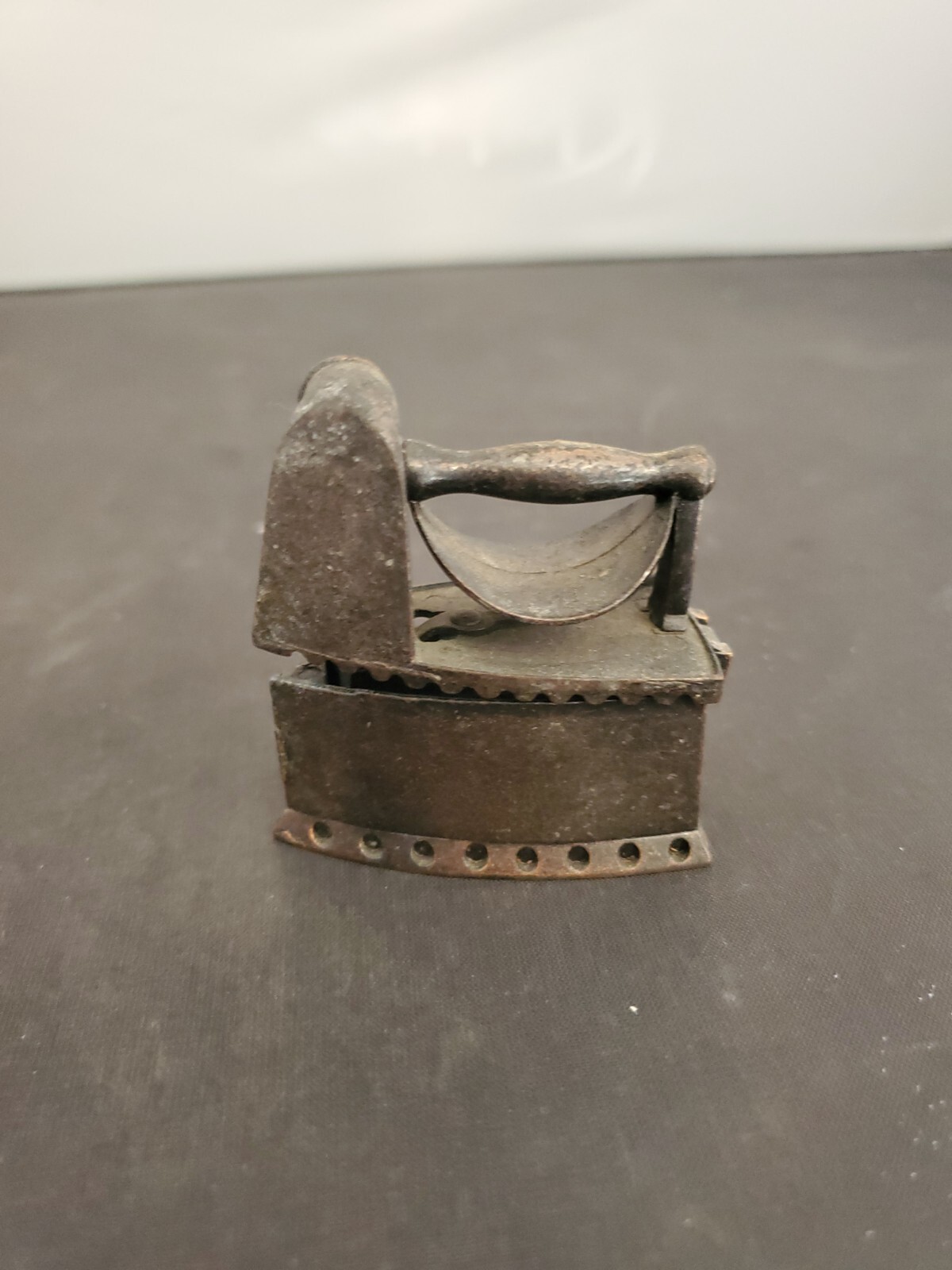 VINTAGE PLAY ME PENCIL SHARPENER #919 IRON MADE IN SPAIN EXCELLENT CONDITION