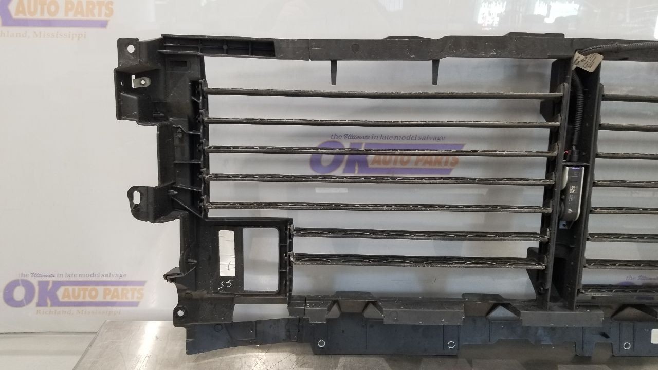 20 CHEVY SILVERADO 2500 UPPER AIR SHUTTER 6.6L DIESEL