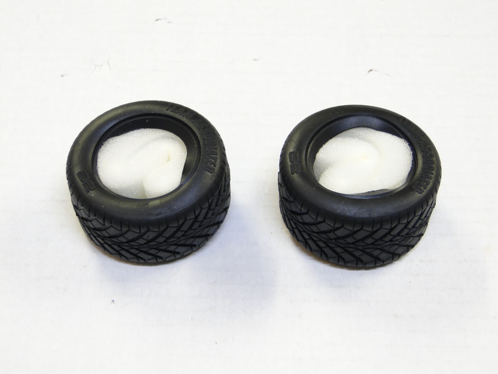 NEW ASSOCIATED RC10DS Tires Front +Foams AG23