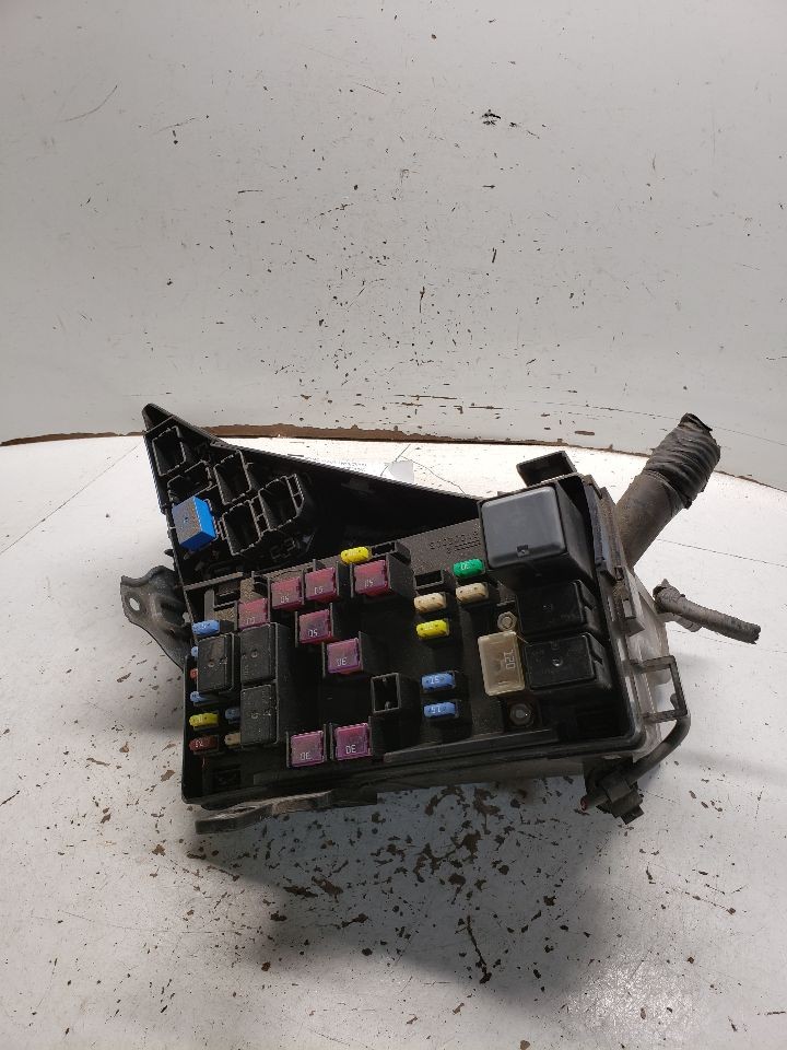 Used Fuse Box Engine fits: 2005 Subaru Legacy engine compartment 3.0 Grade A