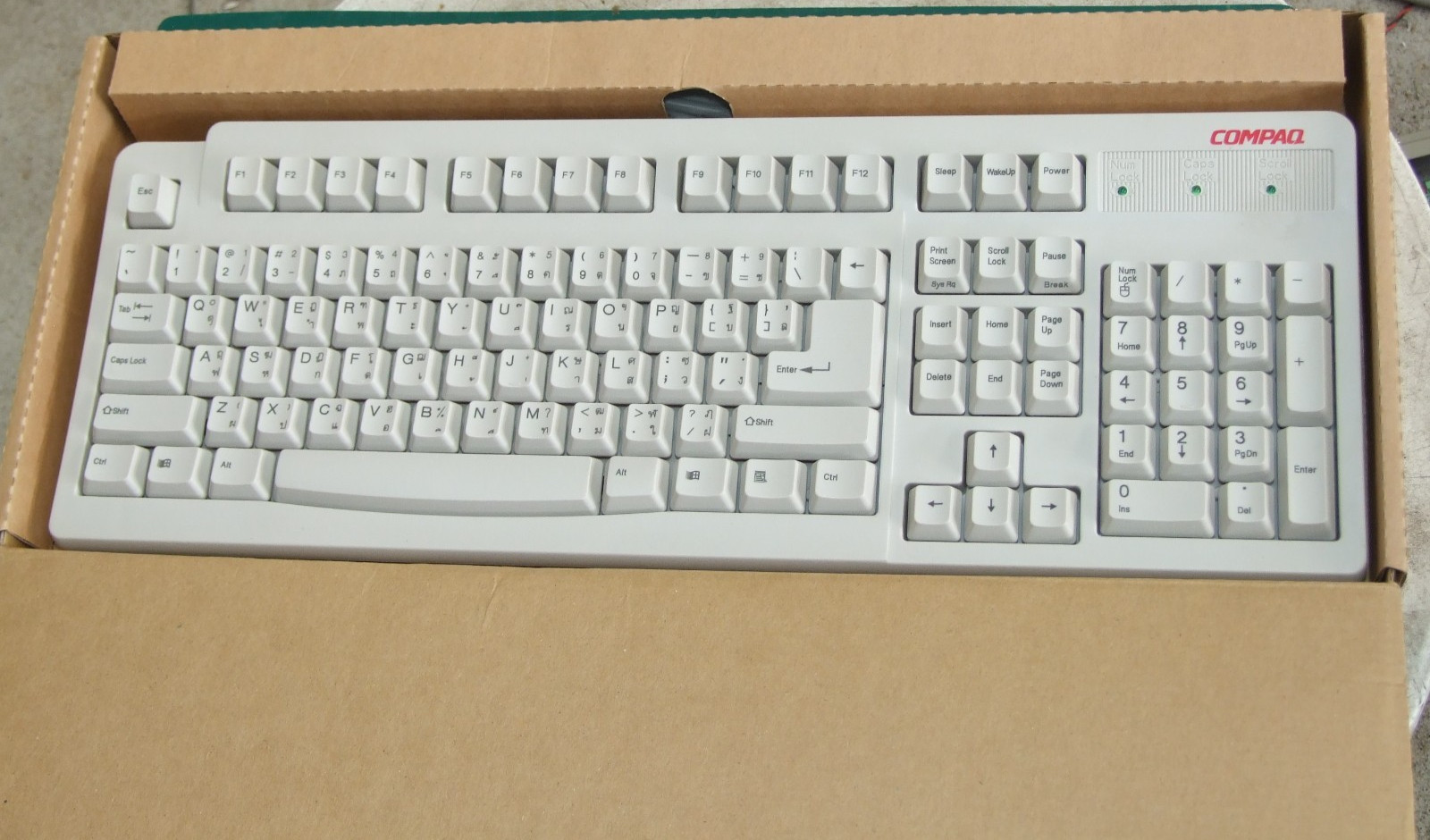 Compaq English / Thai PS/2 windows 104-key PC keyboard NOS New/Old Stock