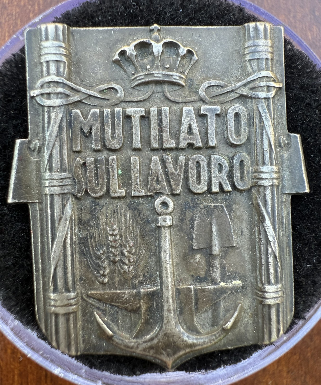 Kingdom of Italy, 1938, badge of honor for the mutilated at work, silver