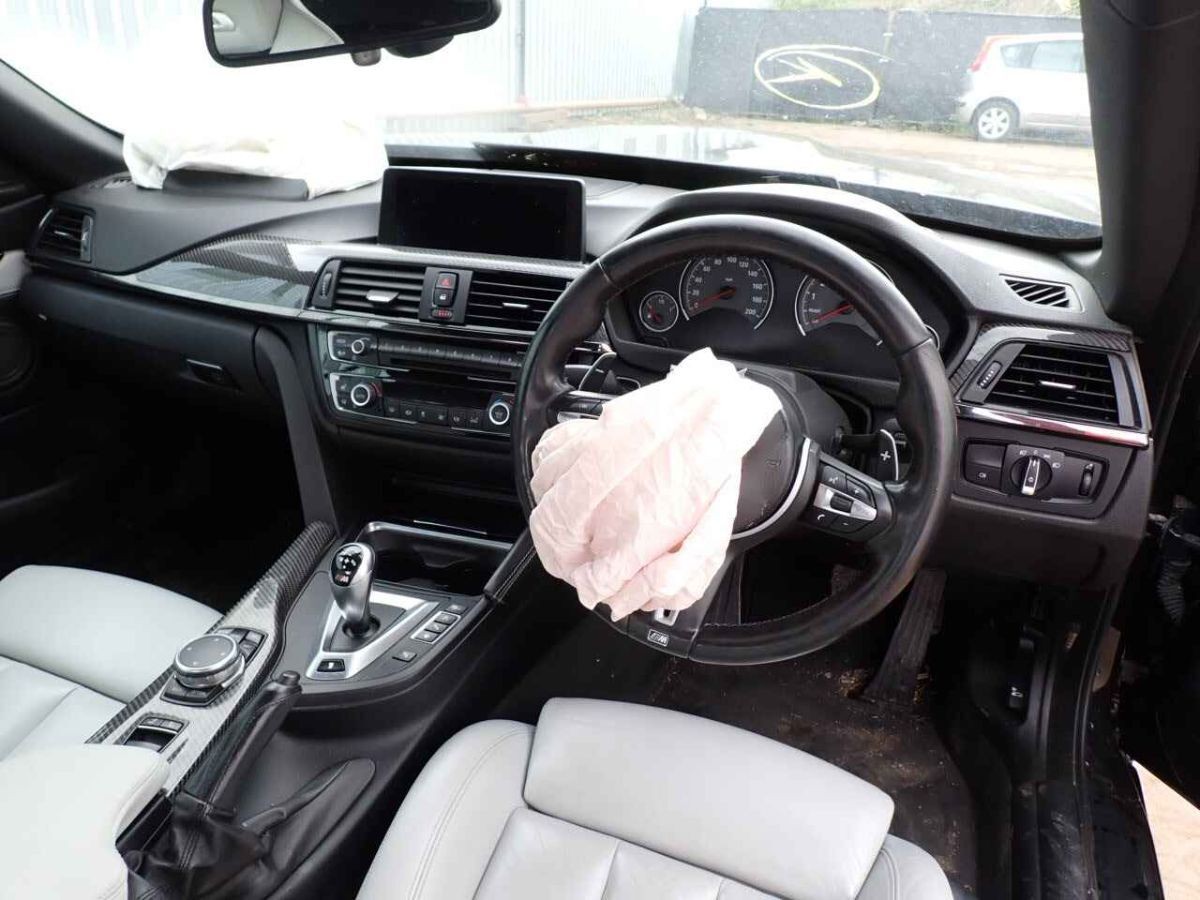 BMW M4 GEARSTICK SURROUND AND SWITCH F83 M4 F33 SEMI AUTO 7850577 2358359
