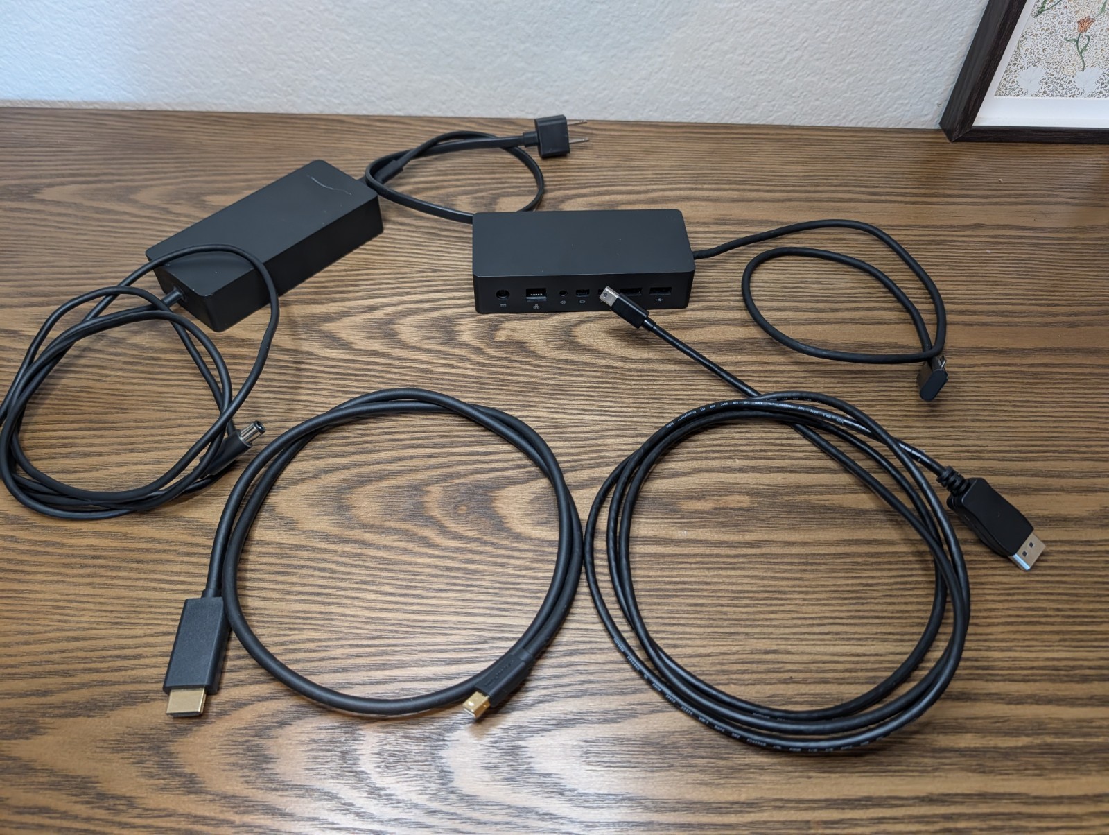 Microsoft 1661 PF3-00005 Docking Station Bundle With HDMI and DisplayPort Cables