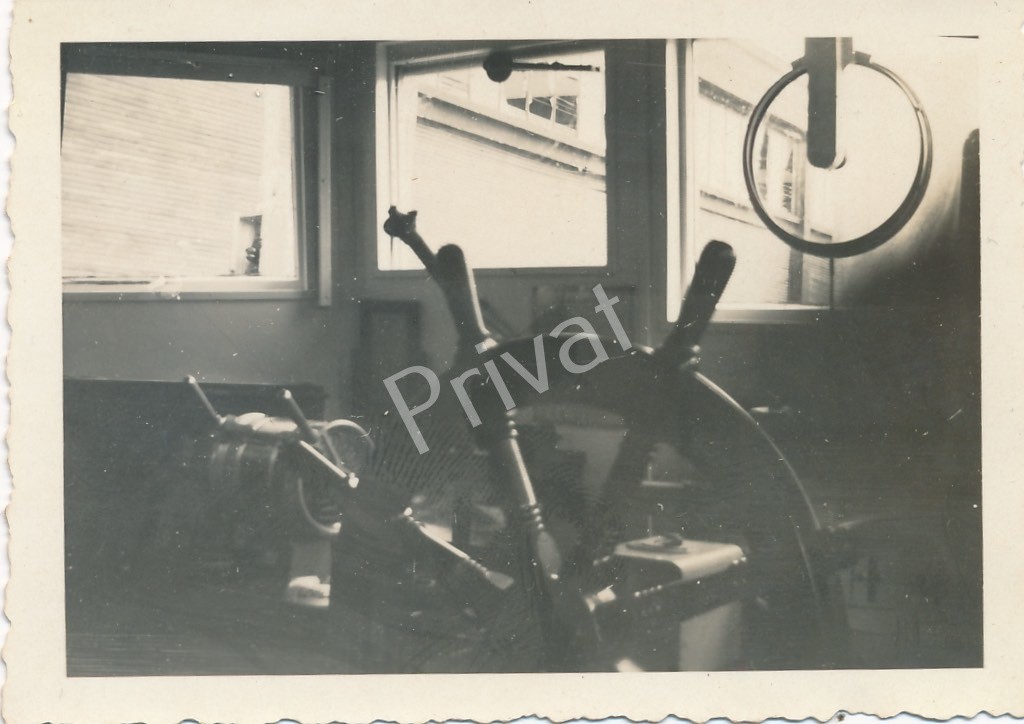 WW2 Military Navy Kriegsmarine Boat Steering Wheel Photo M1.95