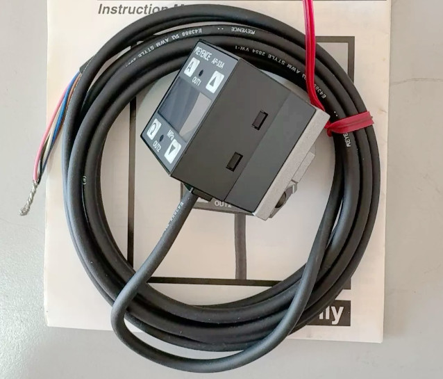 New In Box KEYENCE AP-33A Pressure Sensor