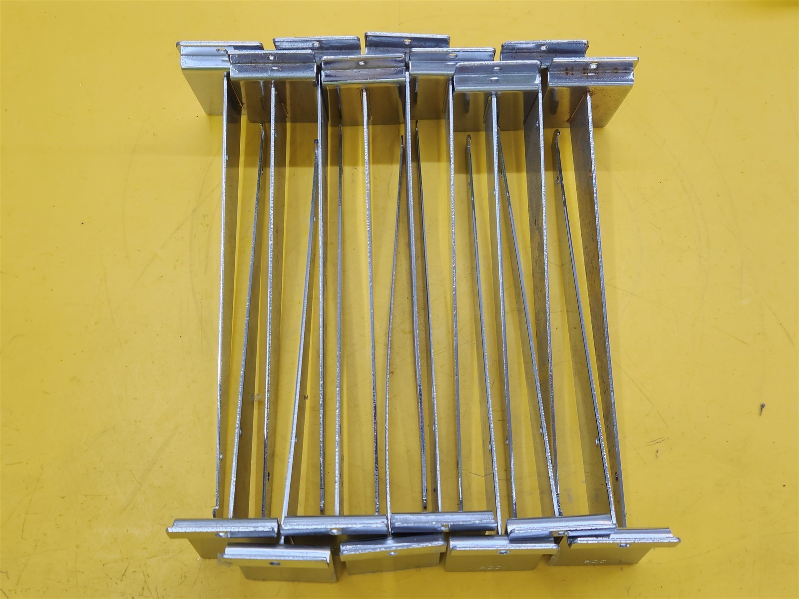 ⭐️⭐️⭐️⭐️⭐ *Lot of 17* 10.5" Slatwall Shelving Shelf Brackets w Lip Chrome