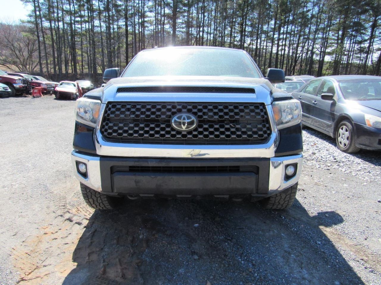TUNDRA 2019 Glove Box 1031843