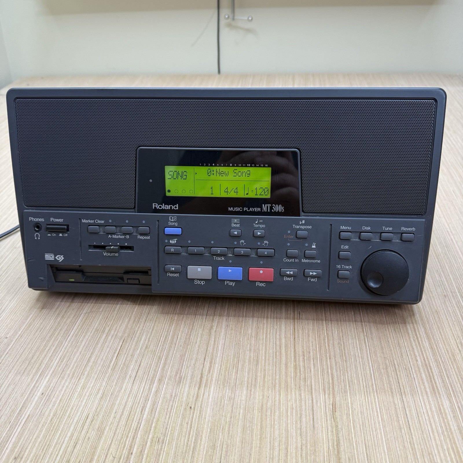 Roland Music Player MT-300s Music Tutor 16-track MIDI sequencer, sound module