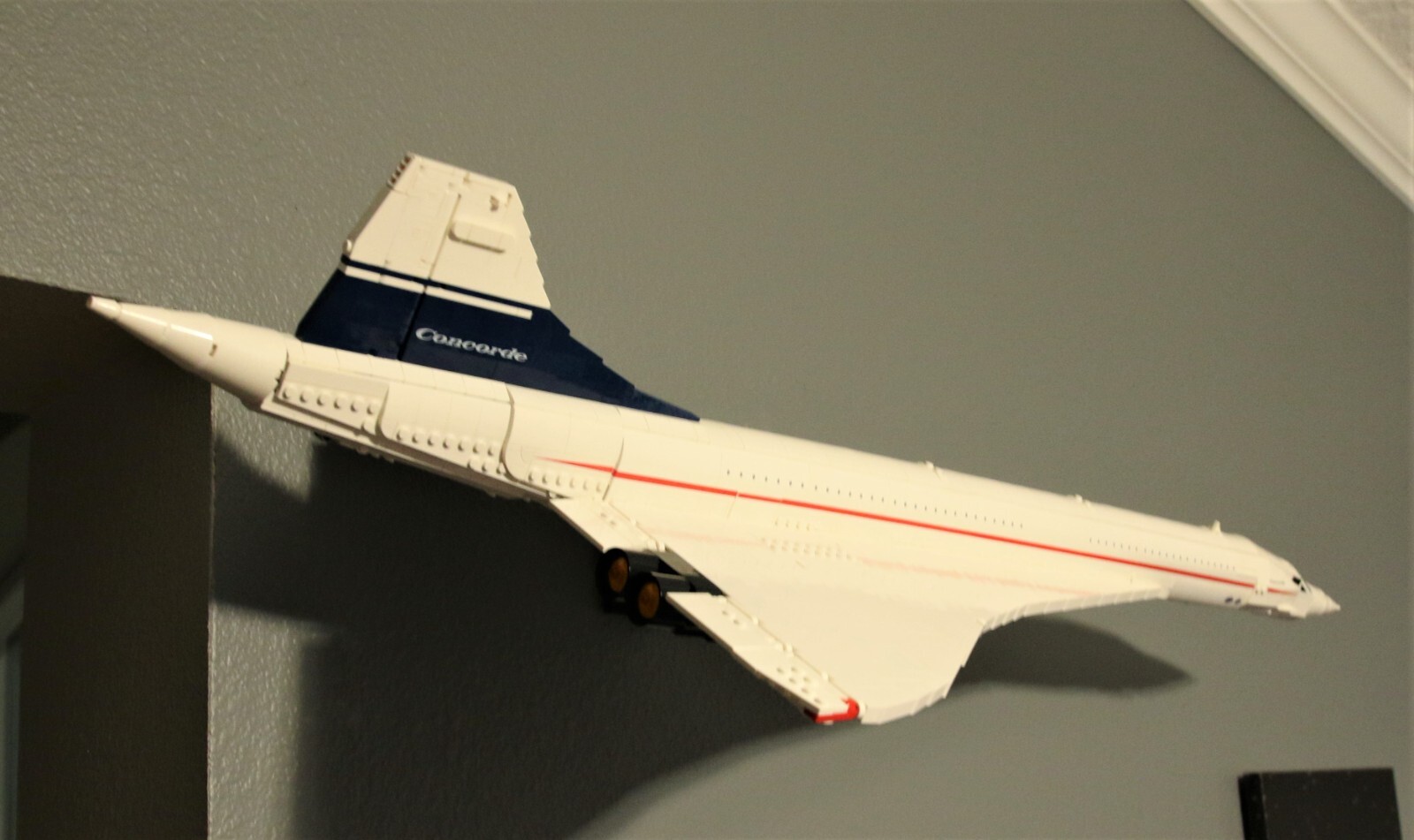 Ultimate Display Solutions wall mount display for Lego 10318 Concorde in flight