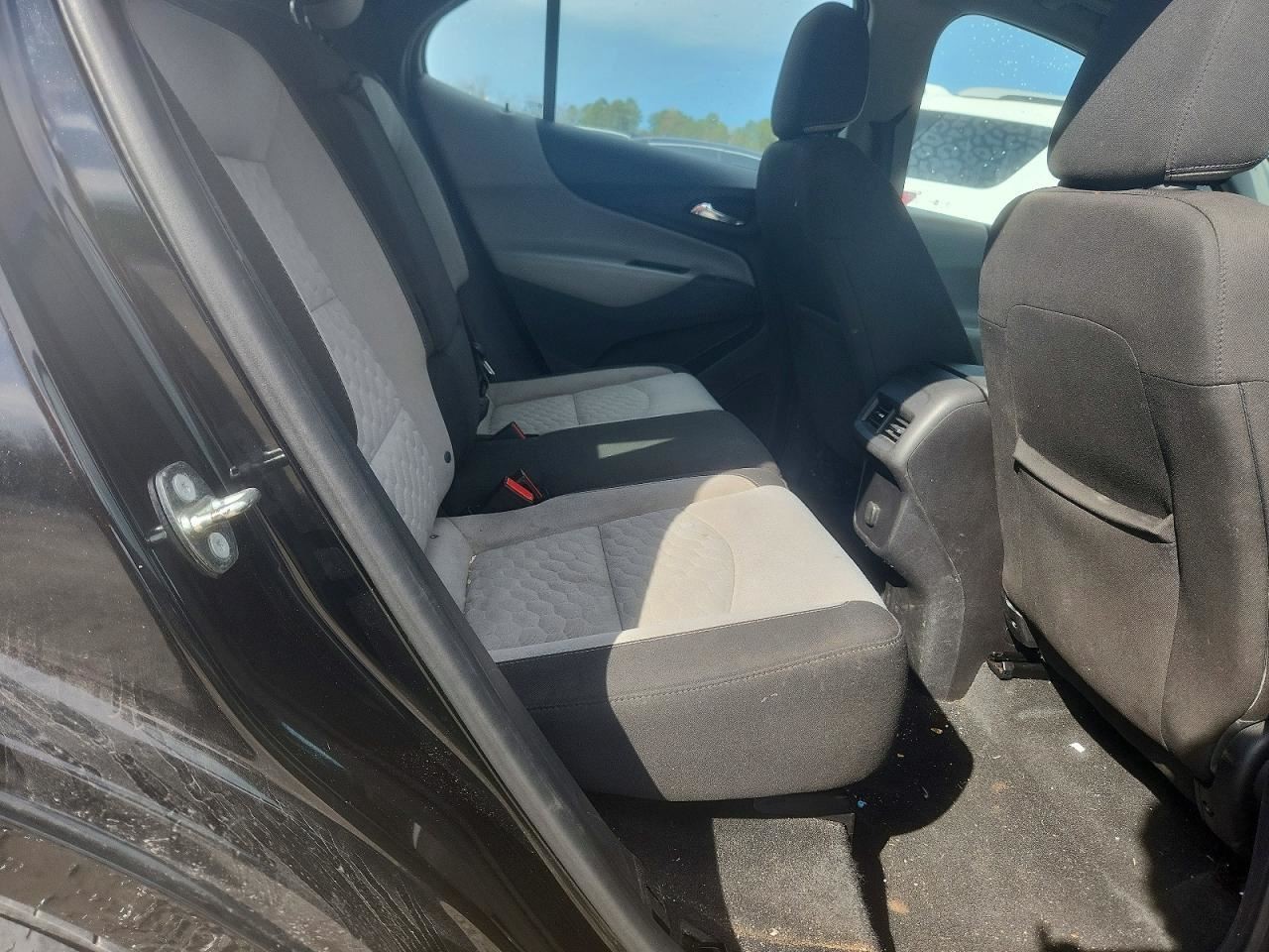 EQUINOX 2018 Glove Box 5024611