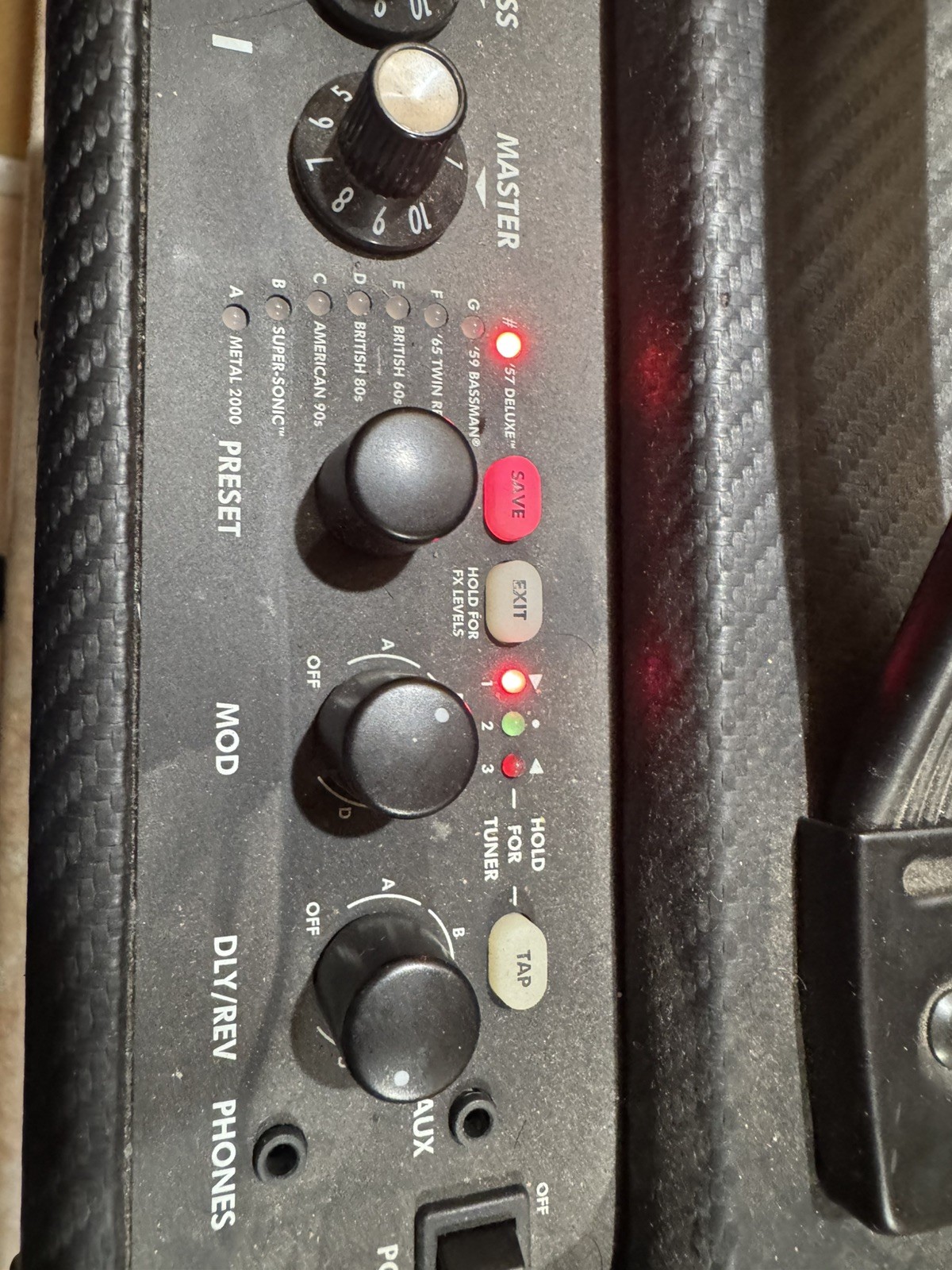 FENDER MUSTANG 1 AMPLIFIER