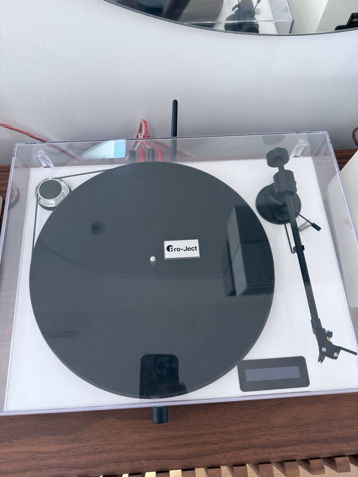 Pro-Ject Juke Box E1 Complete System Turntable Speaker Bluetooth Value $1199