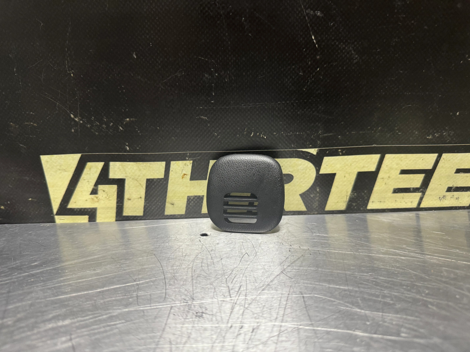 97-04 C5 CORVETTE DASH INSIDE AIR TEMP SENSOR COVER 10267306 #N578