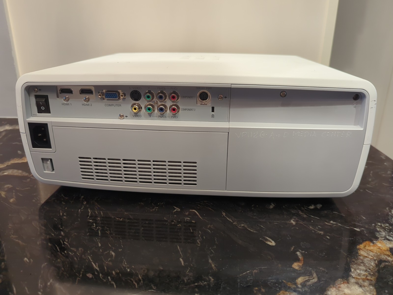 SANYO PLV-Z700 Projector (G9714862)