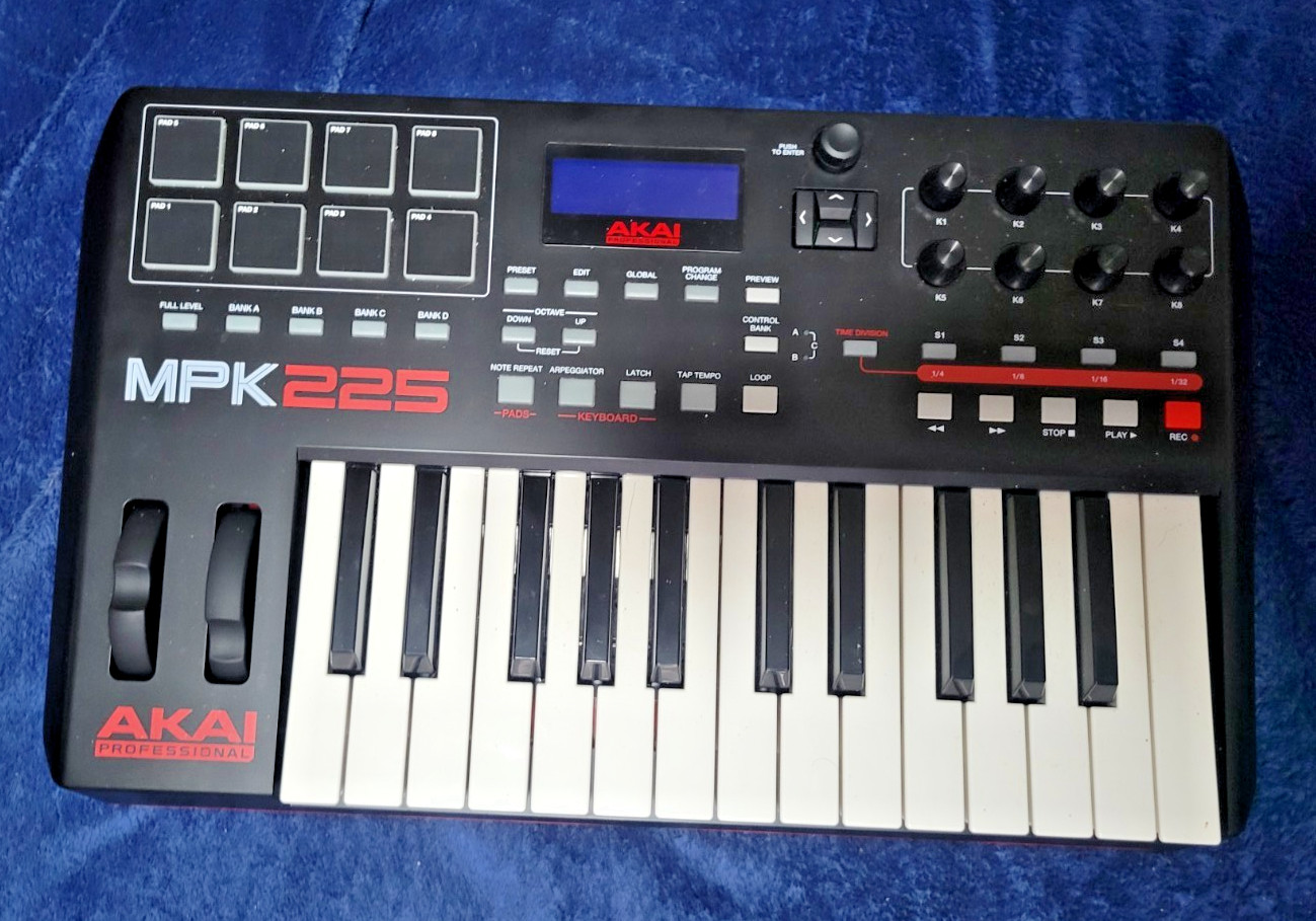 AKAI Professional MPK225 MIDI Keyboard Controller