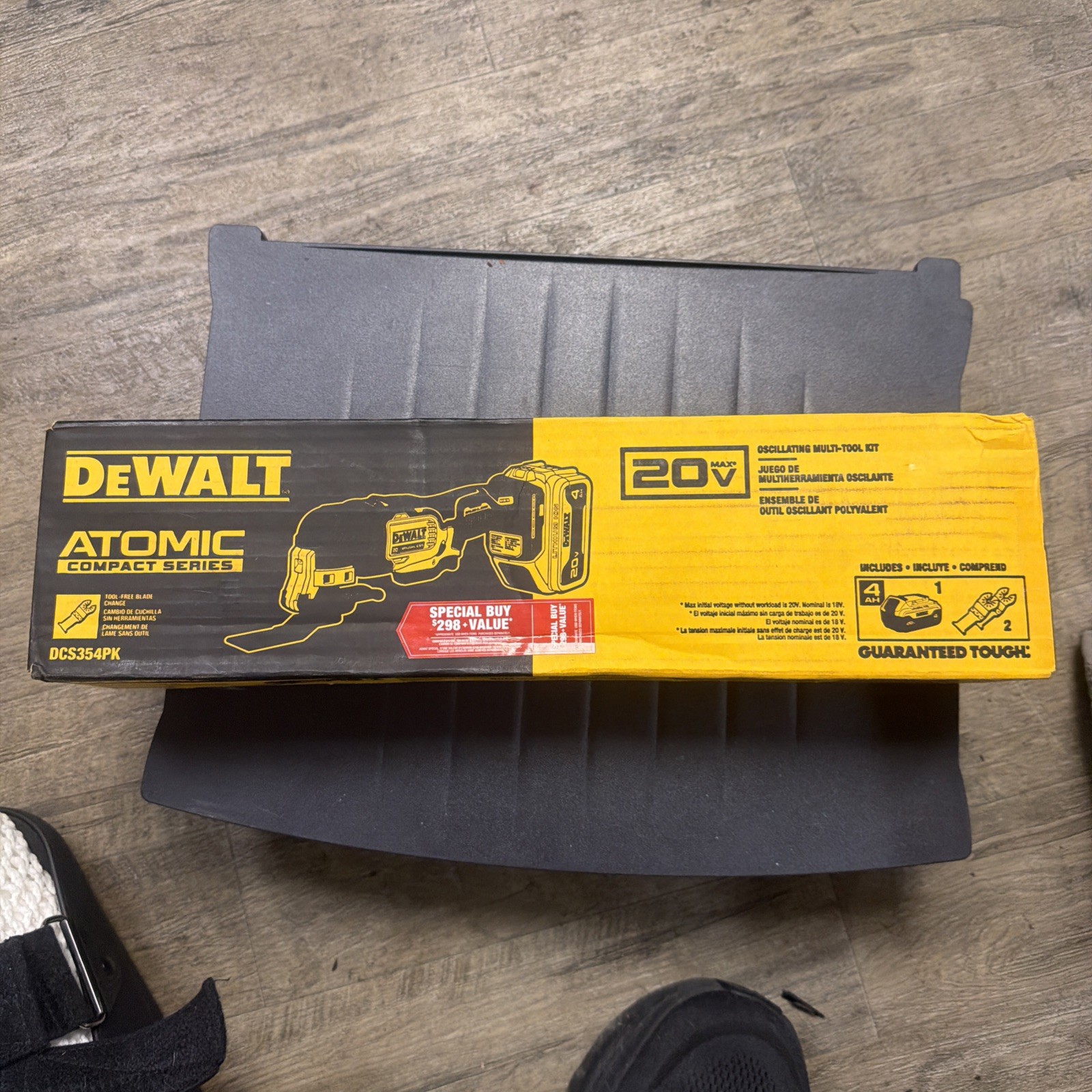 DEWALT ATOMIC 20V MAX Oscillating Tool Cordless & DCB200 (3 AH) Battery DCS354PK