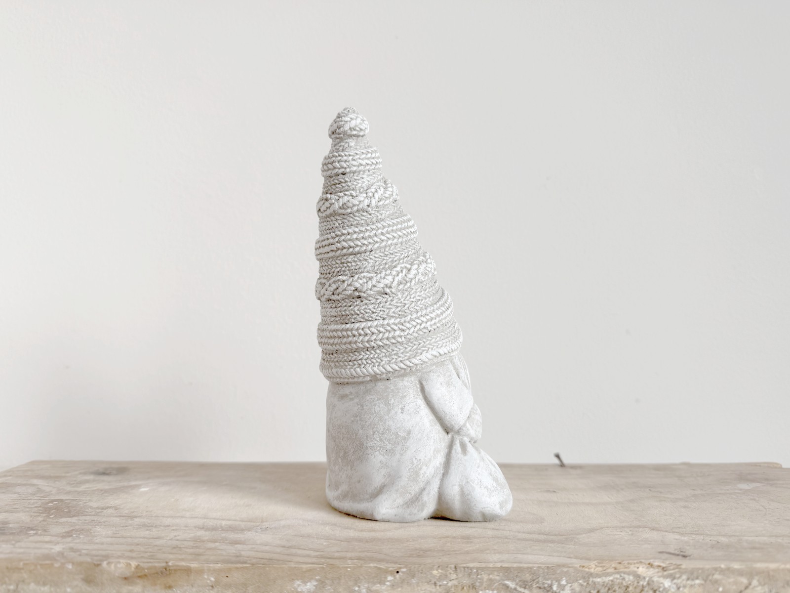 Latex Mold – Faceless Gnome with Knitted Hat, Sack & Gift – Version A