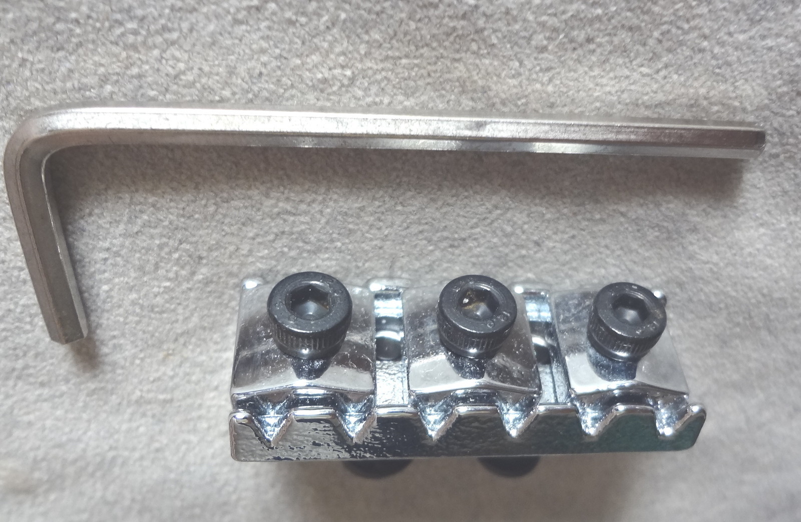 FLOYD ROSE Lic. LOCKING NUT MIGHTY MITE CHROME 42MM Bottom Mnt 4 Electric Guitar