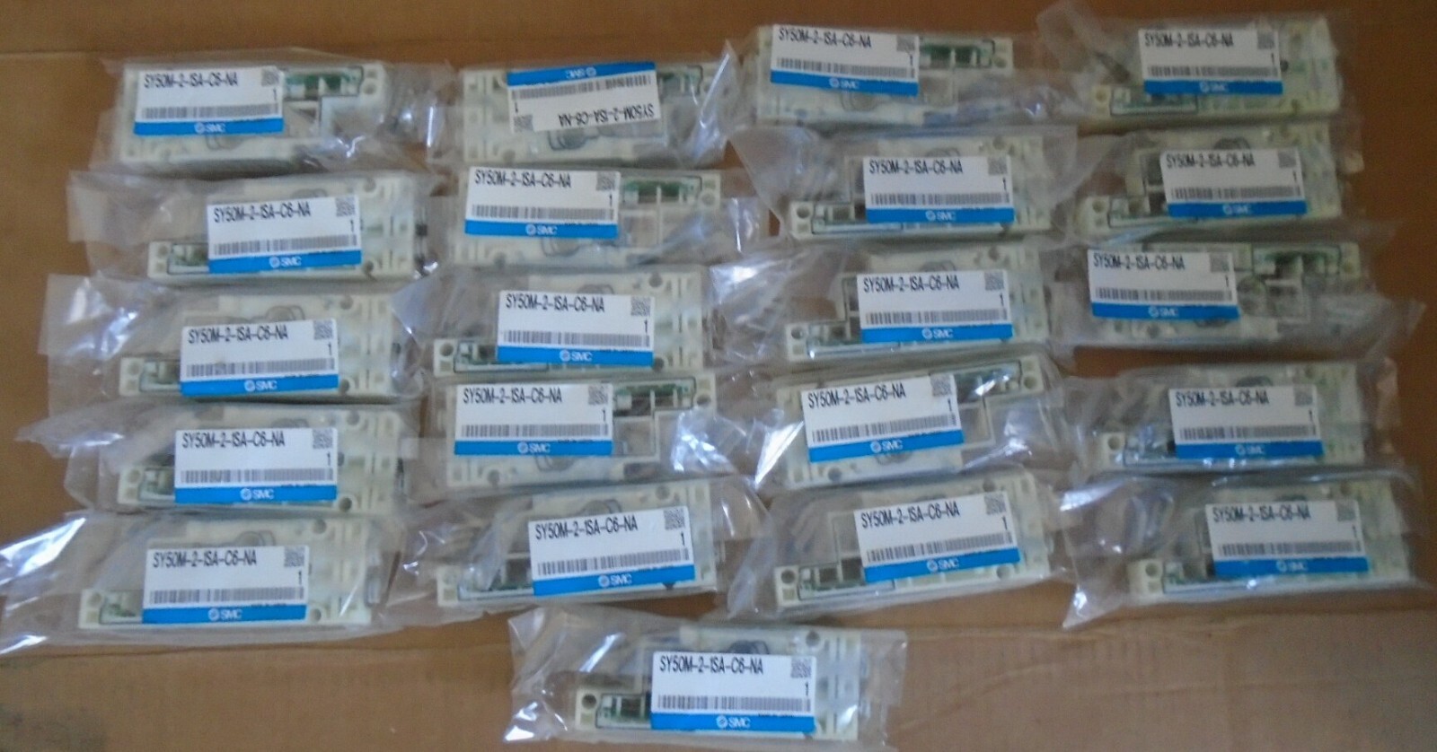 26pcs NEW SMC Solenoid    Valve   SY50M-2-1SA-C6 Lot of 26