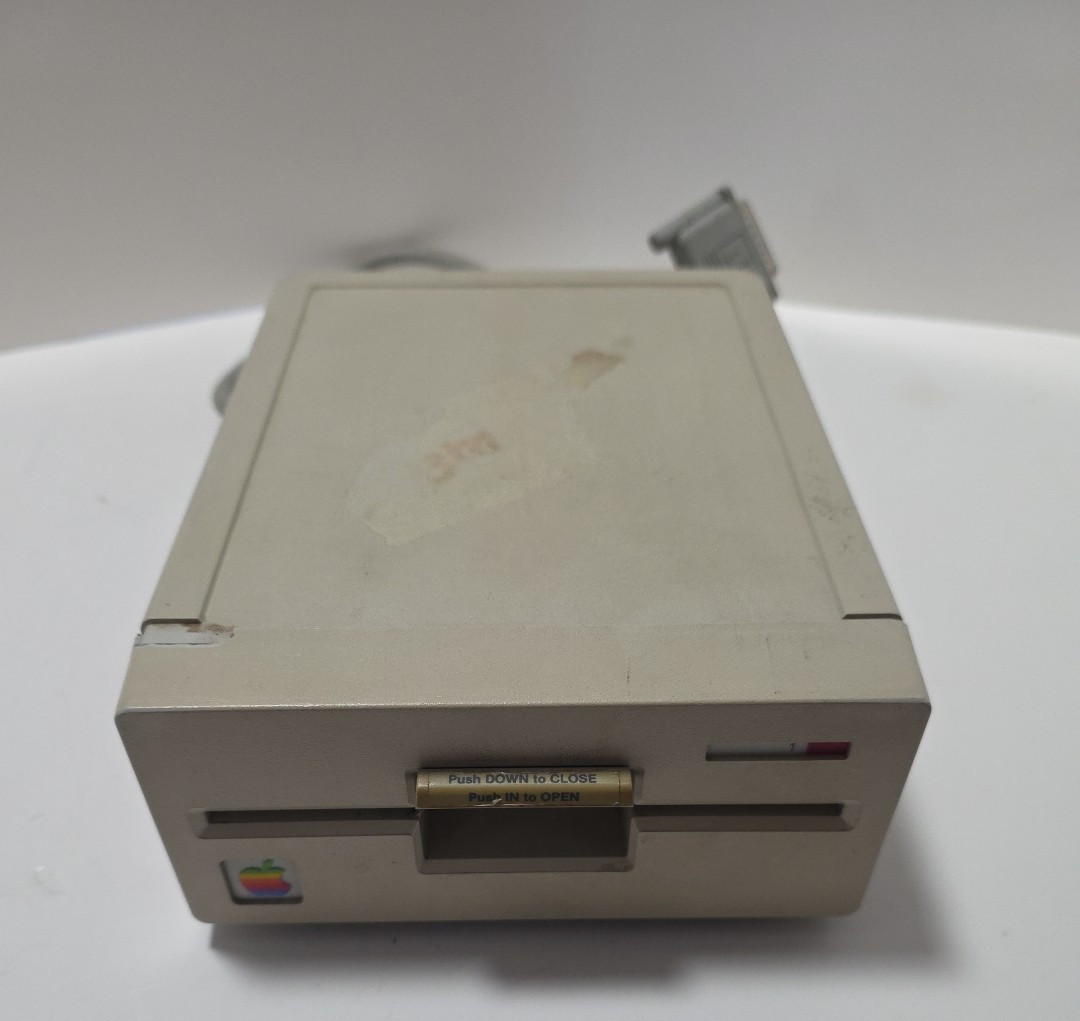 Apple 5.25" External Floppy Disk Drive A9M0107 Serial # KGQ3439 - for parts