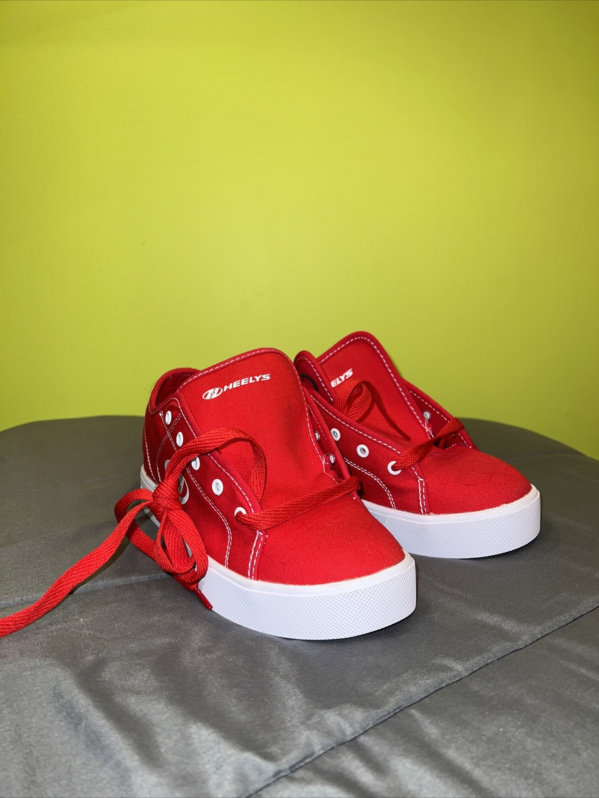 HEELYS Red and White Canvas Upper Lace Up Skate Shoes New Men’s  Sz 8 HES10456
