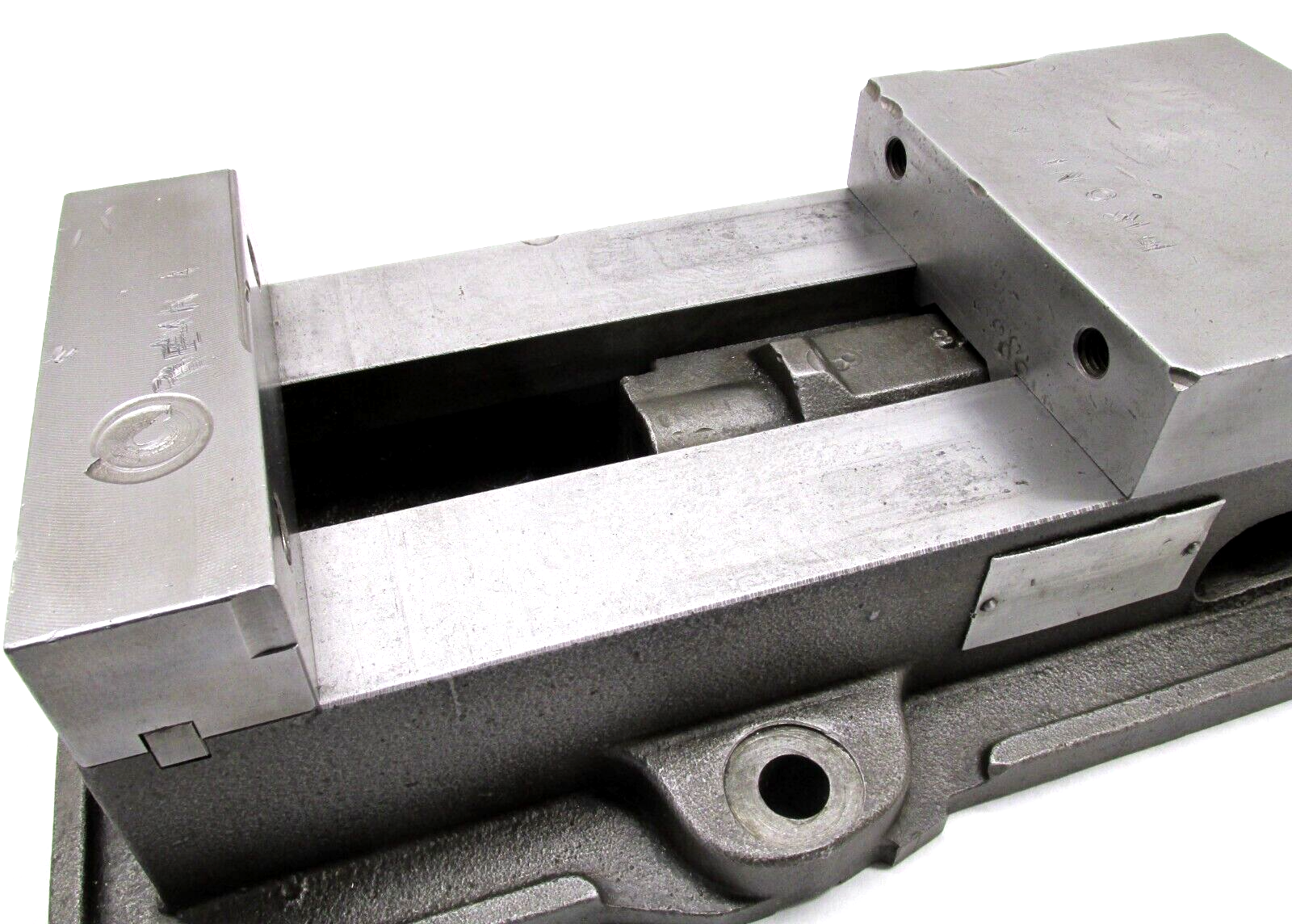 KURT ANGLOCK 6" MILLING MACHINE VISE - #D60