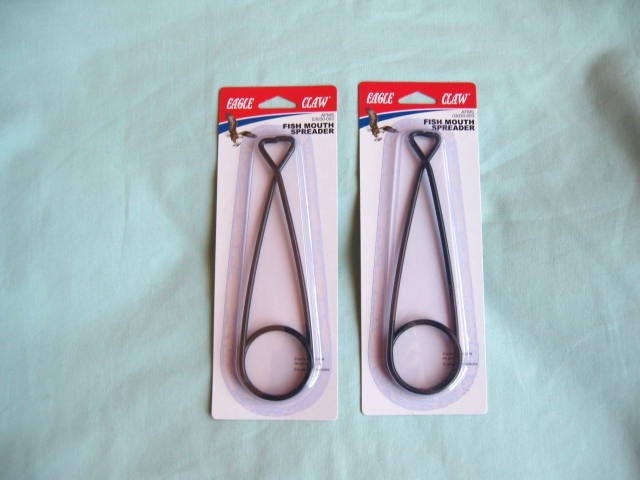 EAGLE CLAW 6" FISH MOUTH SPREADER - LOT OF TWO - NEW & SEALED
