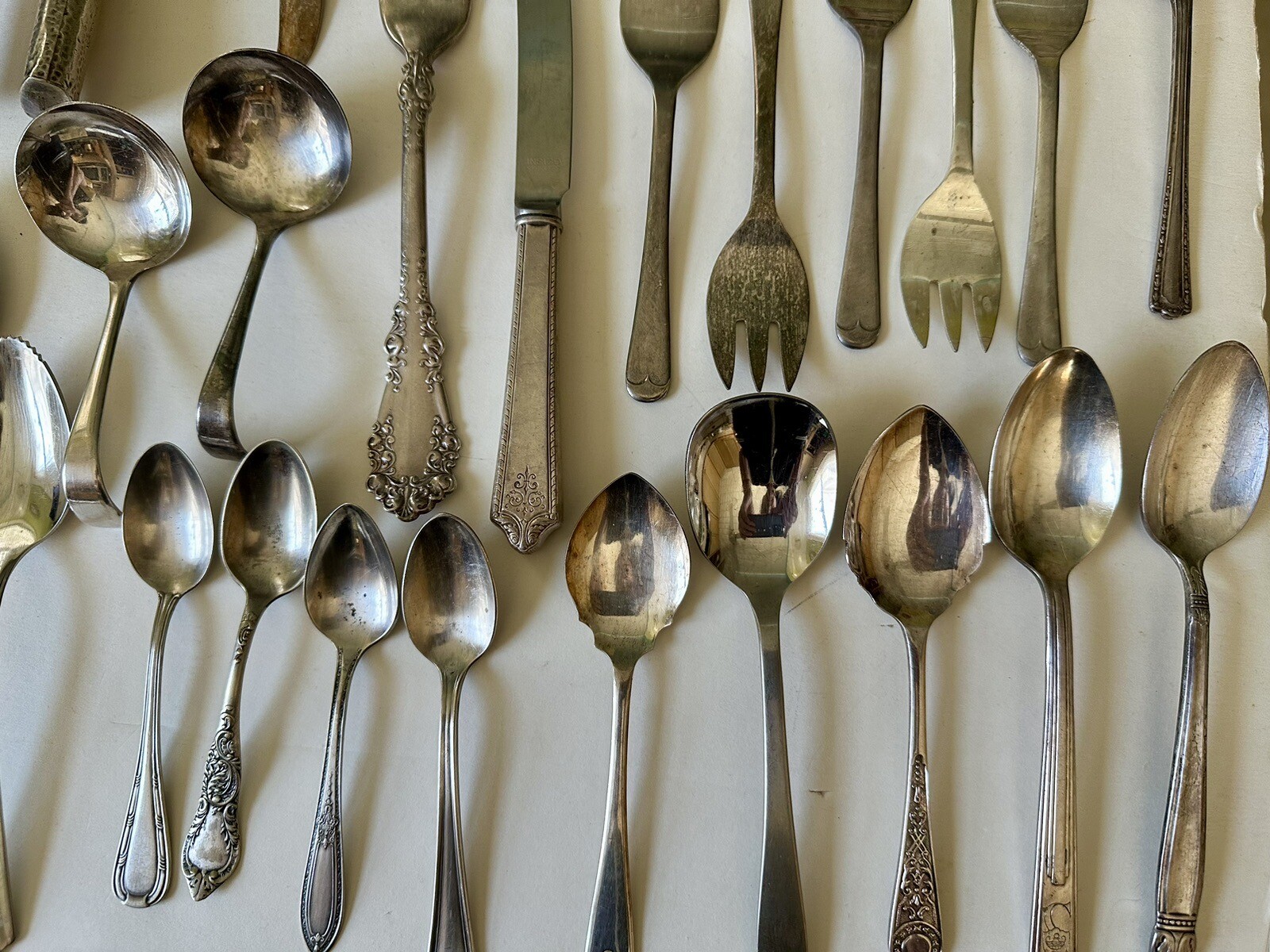 59 pc LOT ASSORTED SILVERPLATE SERVING FLATWARE 1940'S-1980'S STAINLESS