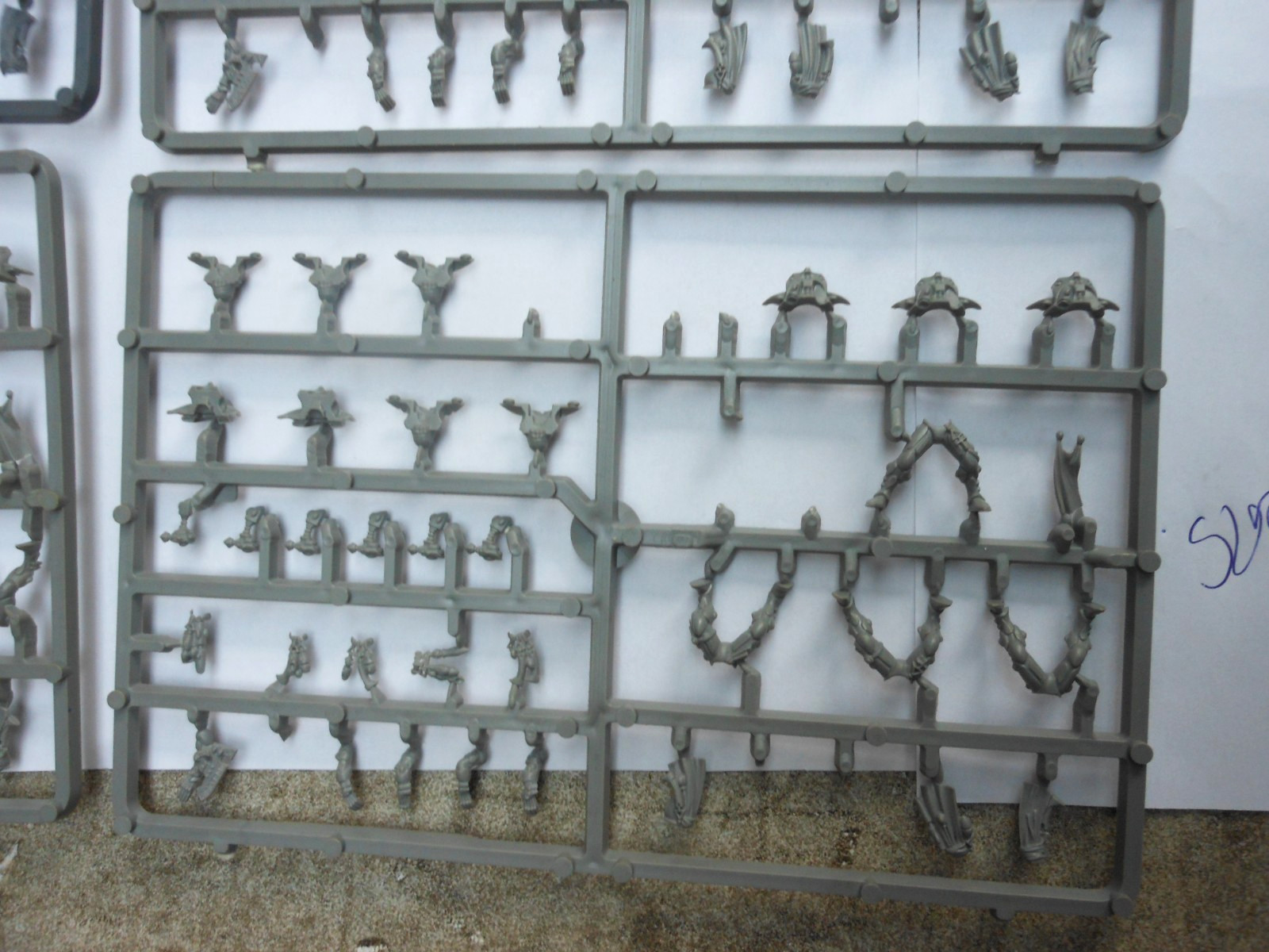 Warhammer 40k Eldar Dire Avengers Games Workshop Bits incomplete sprues
