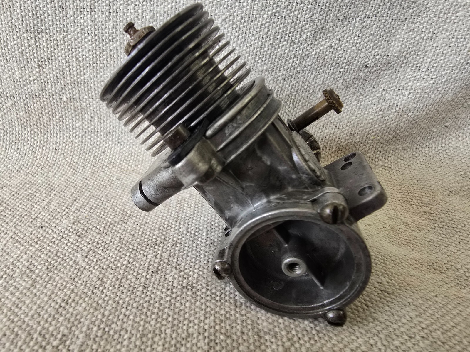 Vintage Mohawk Chief OK Cub 29 Model Airplane Engine