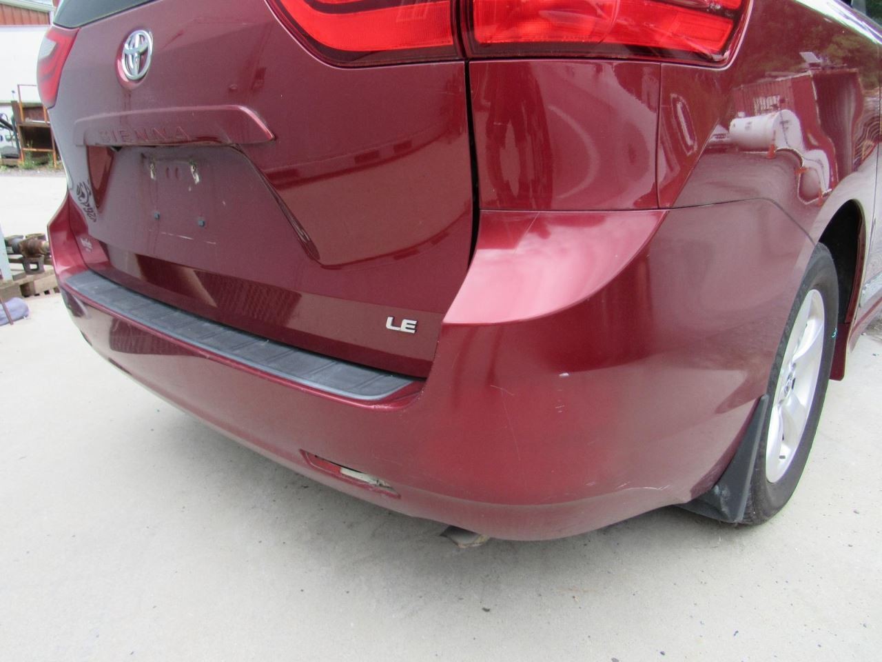 SIENNA 2018 Glove Box 1064388