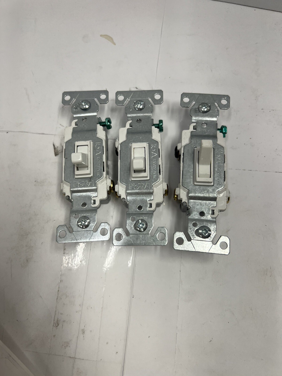 (LOT OF 3) NEW CSB315STW-SP-LW EATON Quiet Toggle Switch
