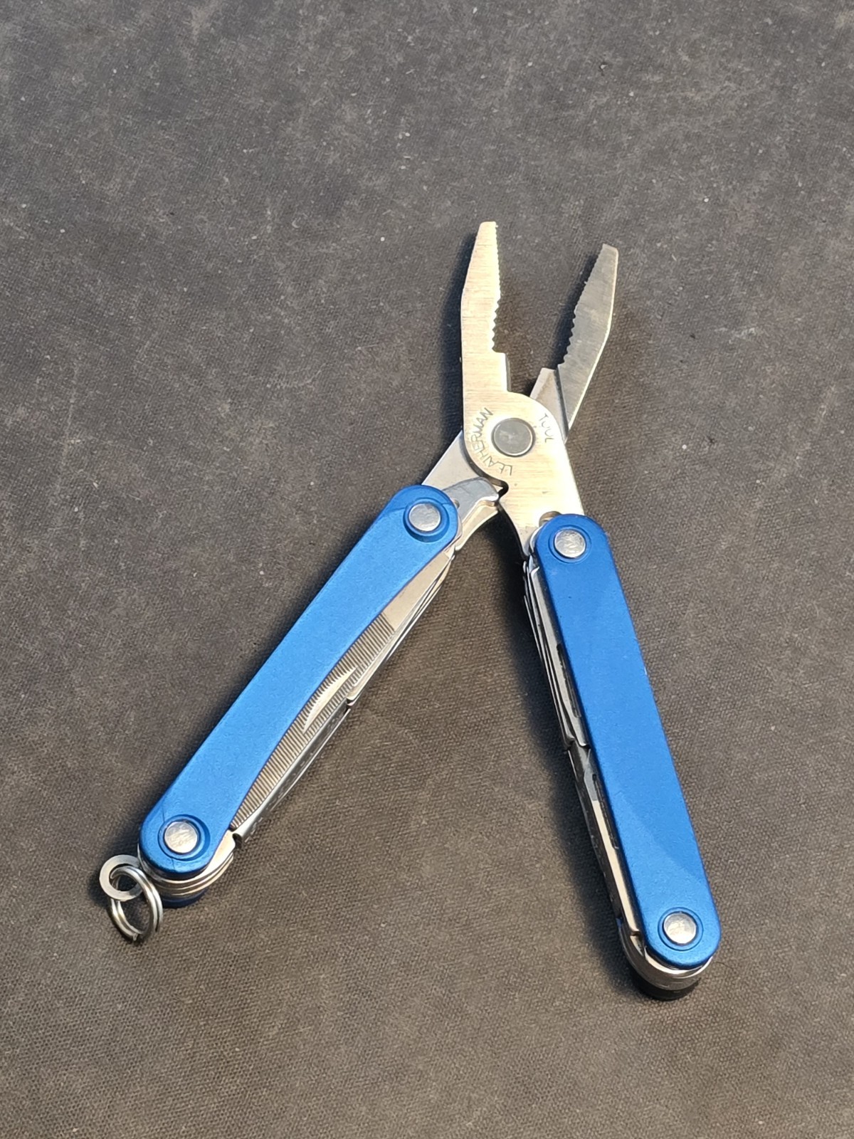 Discontinued Leatherman Squirt PS4 Blue Multitool